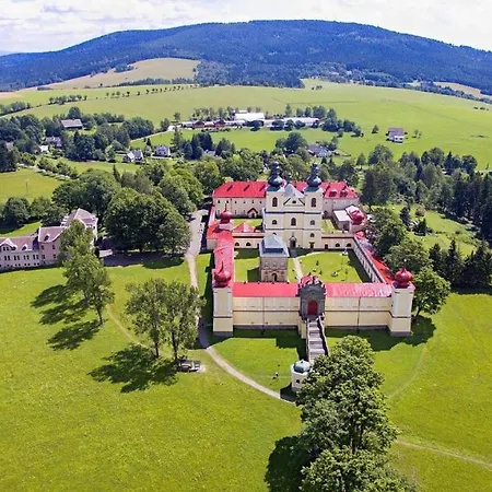 Zlata Labut 3* Králíky