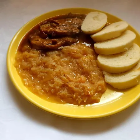 Zlata Labut 酒店