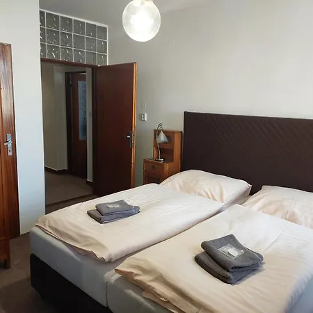 Hotel Zlata Labut 3*