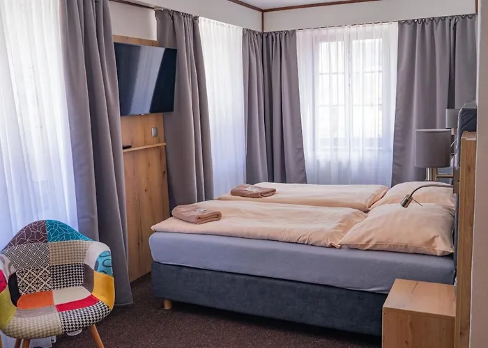 Hotel Zlata Labut 3*