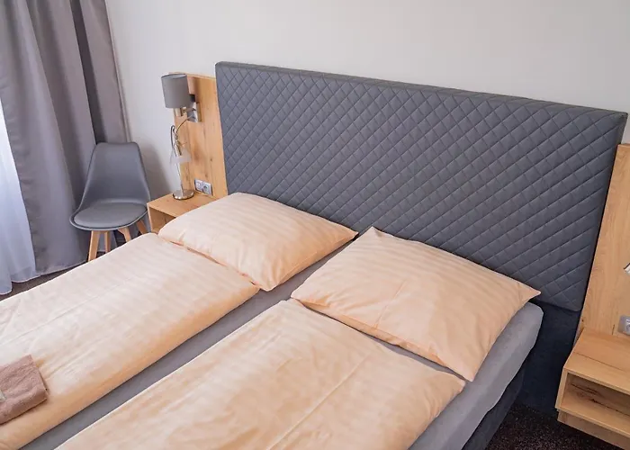 Hotel Zlata Labut 3*